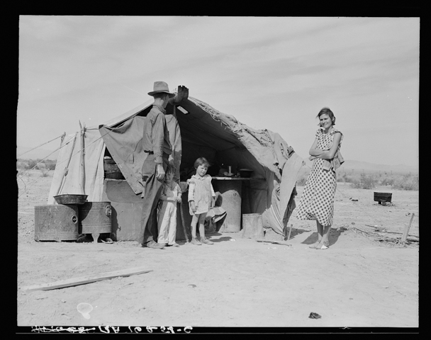 LAnge tenda isolata con famiglia 8b31751v