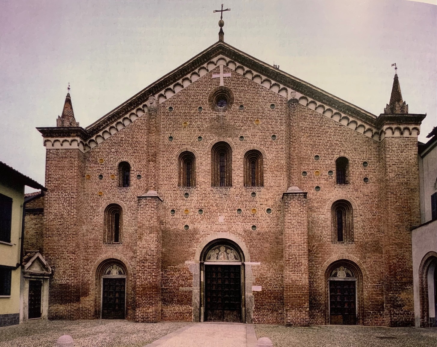 1 Chiesa di Santa Maria Rossa a Crescenzago. All&#039;interno diverso manufatti realizzati dal Fabbro Bresciani